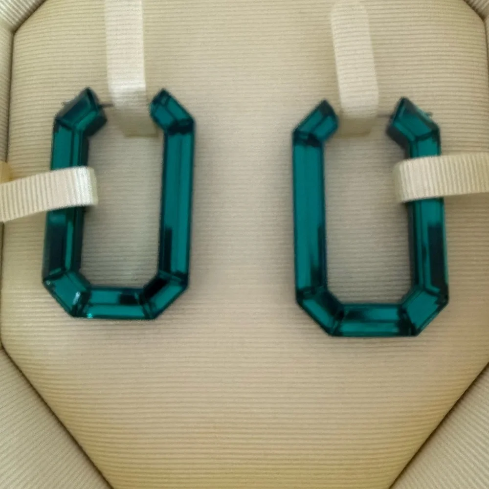 Swarovski lucent hoop emerald green earrings - Picture 4 of 5